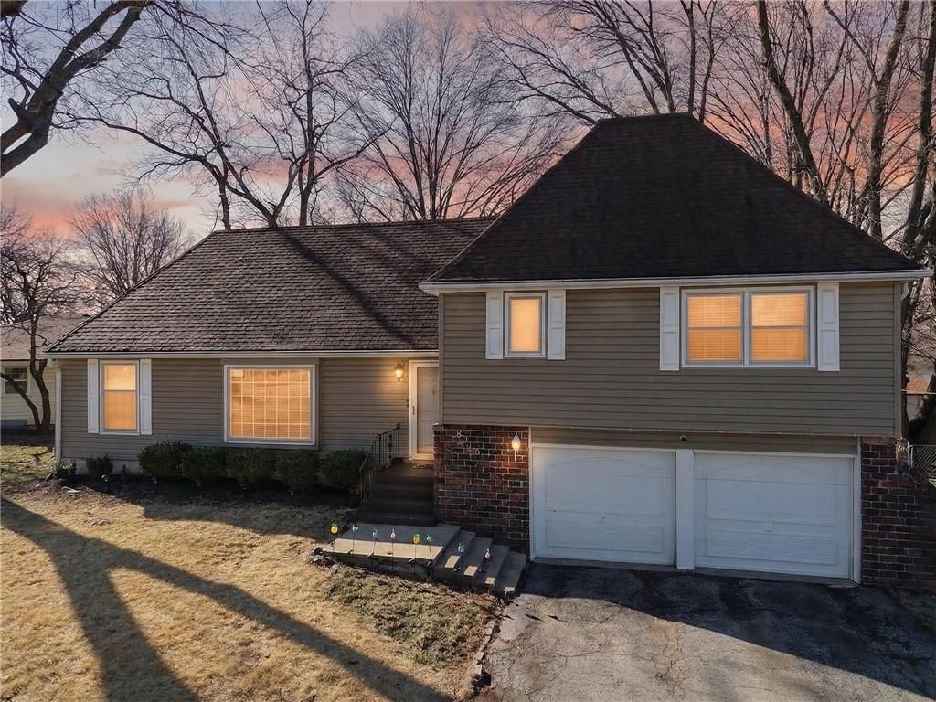 Photo of 8015 Cleveland Avenue, Kansas City, KS 66109 (MLS # 2608106)