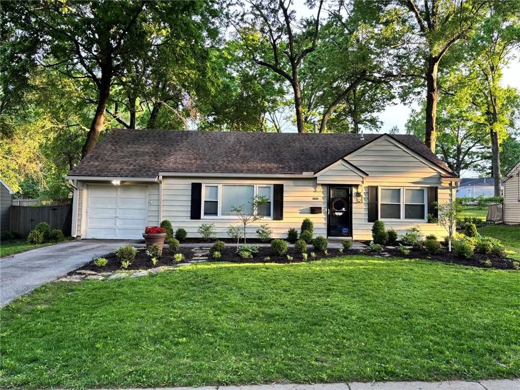 Photo of 2525 W 79th Street, Prairie Village, KS 66208 (MLS # 2618287)