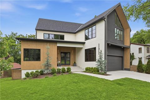 Photo of 5330 Oak Street, Kansas City, MO 64112 (MLS # 2625756)