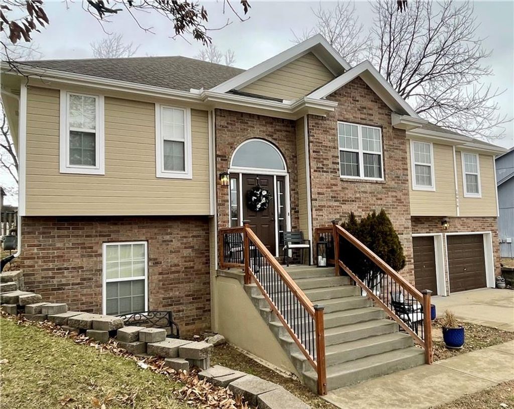 Photo of 10916 N OXFORD Avenue, Kansas City, MO 64157 (MLS # 2596963)