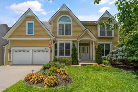 Photo of 8217 W 146th Terrace, Overland Park, KS 66223 (MLS # 2627584)