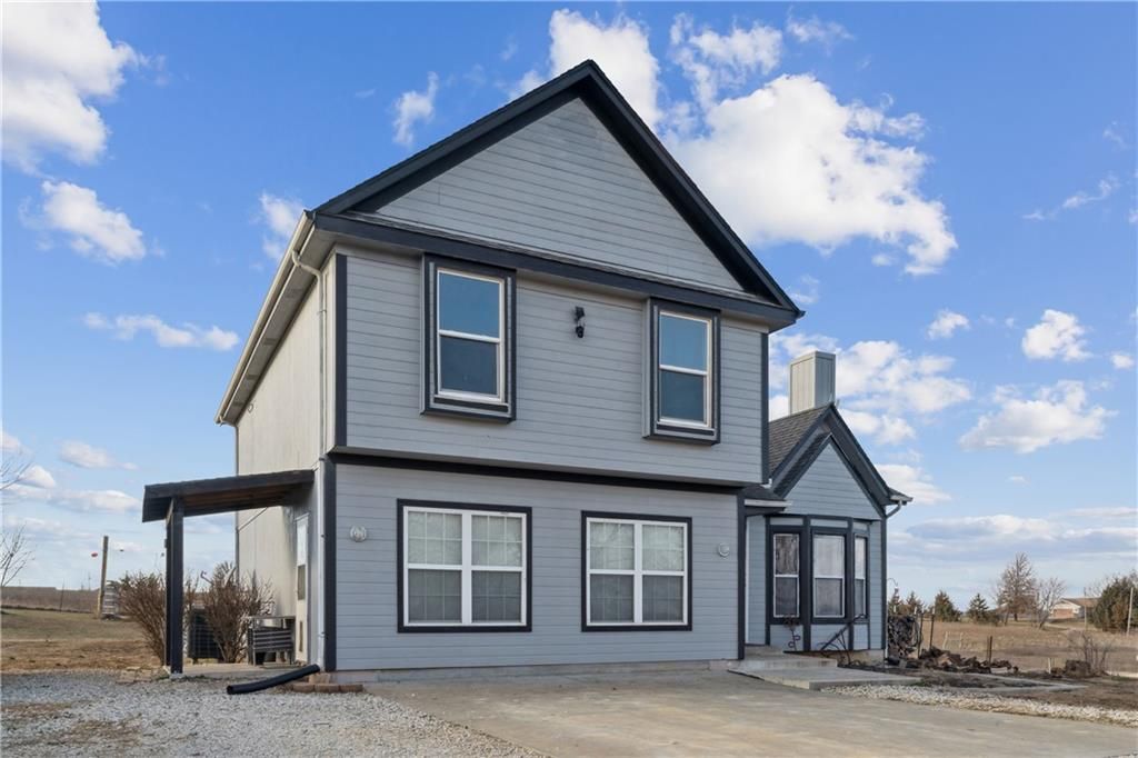 Photo of 19439 254th Street, Tonganoxie, KS 66086 (MLS # 2592643)