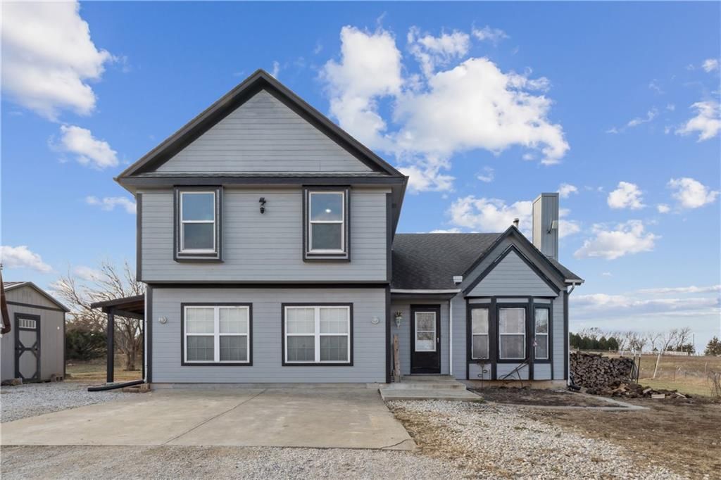 Photo of 19439 254th Street, Tonganoxie, KS 66086 (MLS # 2592643)