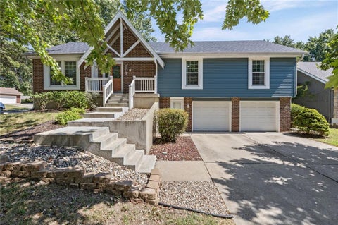Photo of 507 SE Adobe Drive, Lees Summit, MO 64063 (MLS # 2641800)