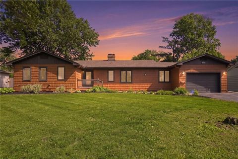 Photo of 1316 E 108th Street, Kansas City, MO 64131 (MLS # 2617316)