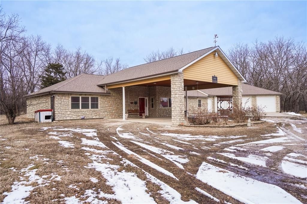 Photo of 25303 NW 169 Highway, Garnett, KS 66032 (MLS # 2599343)