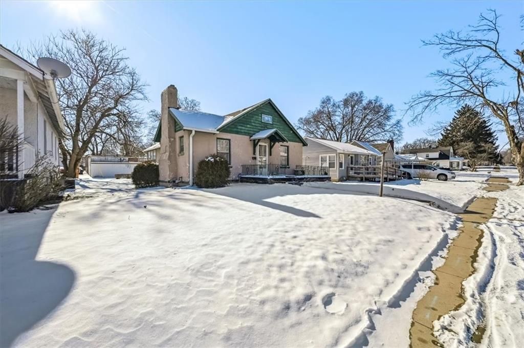 Photo of 2826 Faraon Street, St Joseph, MO 64501 (MLS # 2598538)
