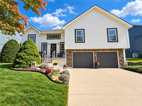 Photo of 2405 Woodhaven Lane SW, Lees Summit, MO 64082 (MLS # 2648683)