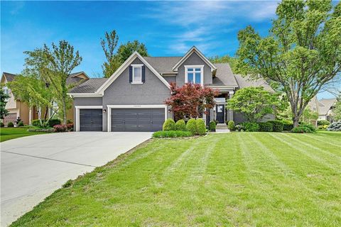 Photo of 14500 Outlook Street, Overland Park, KS 66223 (MLS # 2604858)