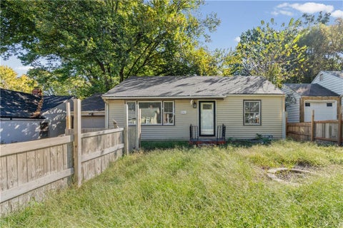 Photo of 6411 Walrond Avenue, Kansas City, MO 64132 (MLS # 2645689)