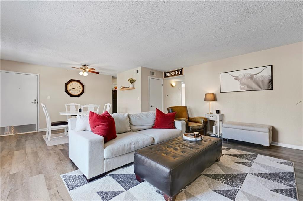 6228 Robinson Street 4