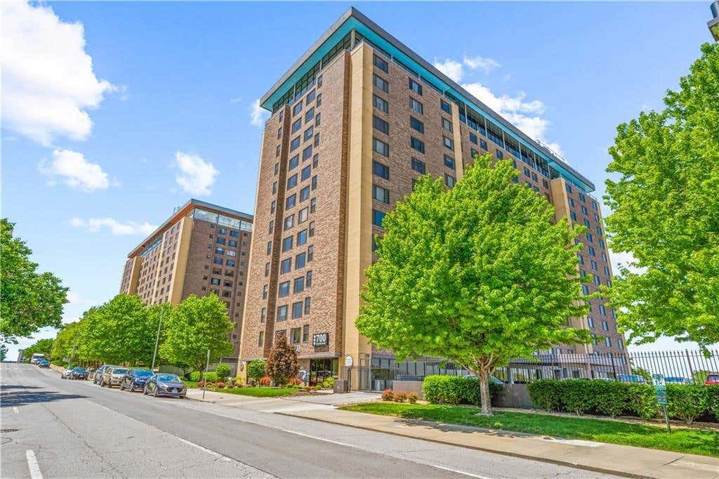 Photo of 700 E 8th #400 &amp; #500 Street, Kansas City, MO 64106 (MLS # 2635263)