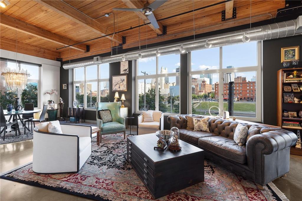 210 W 5th Street 211