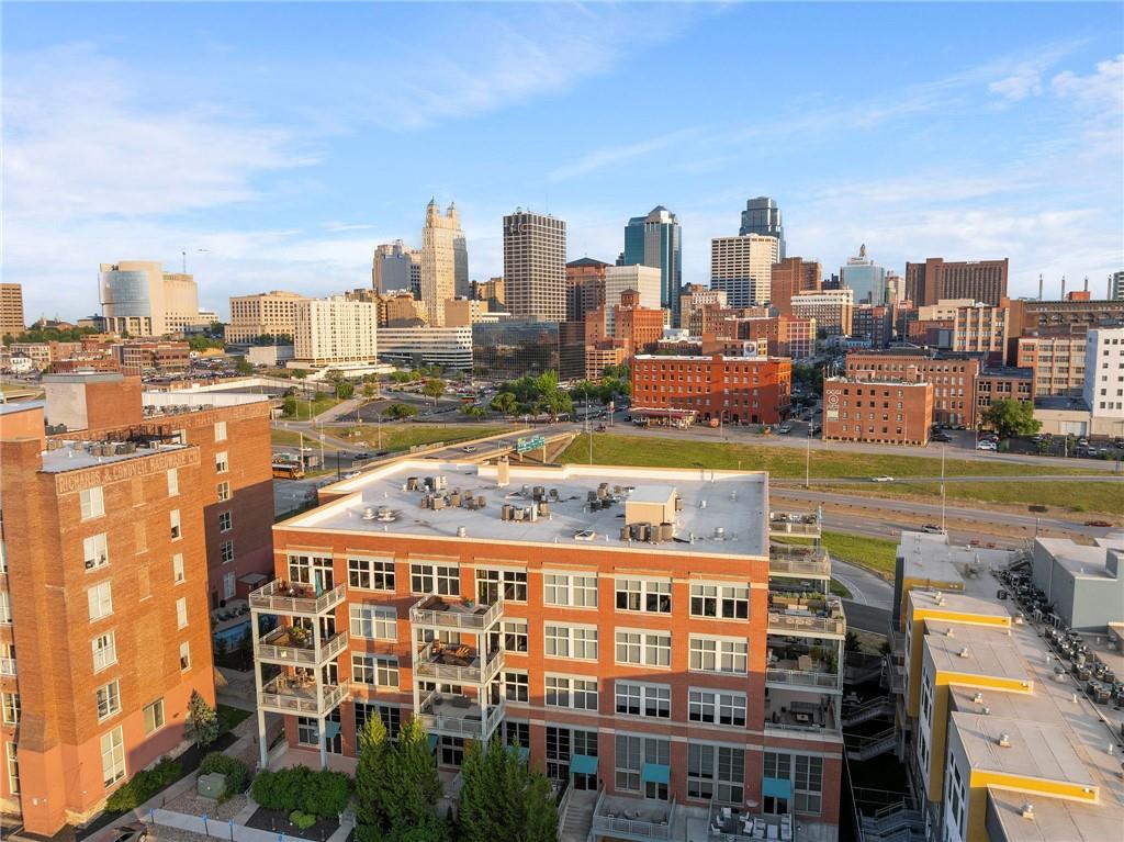 210 W 5th Street 211