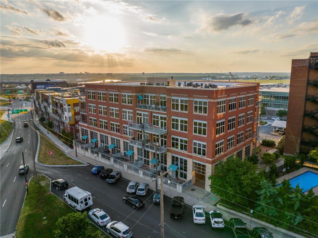 210 W 5th Street 211