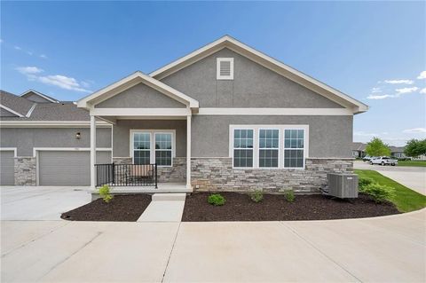 Photo of 11901 S Tallgrass Drive #700, Olathe, KS 66061 (MLS # 2615183)