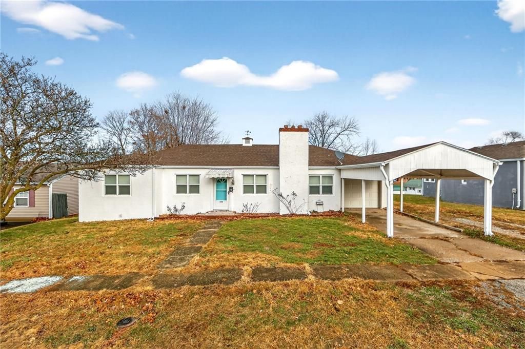 Photo of 409 W Van Buren Street, Gallatin, MO 64640 (MLS # 2592186)