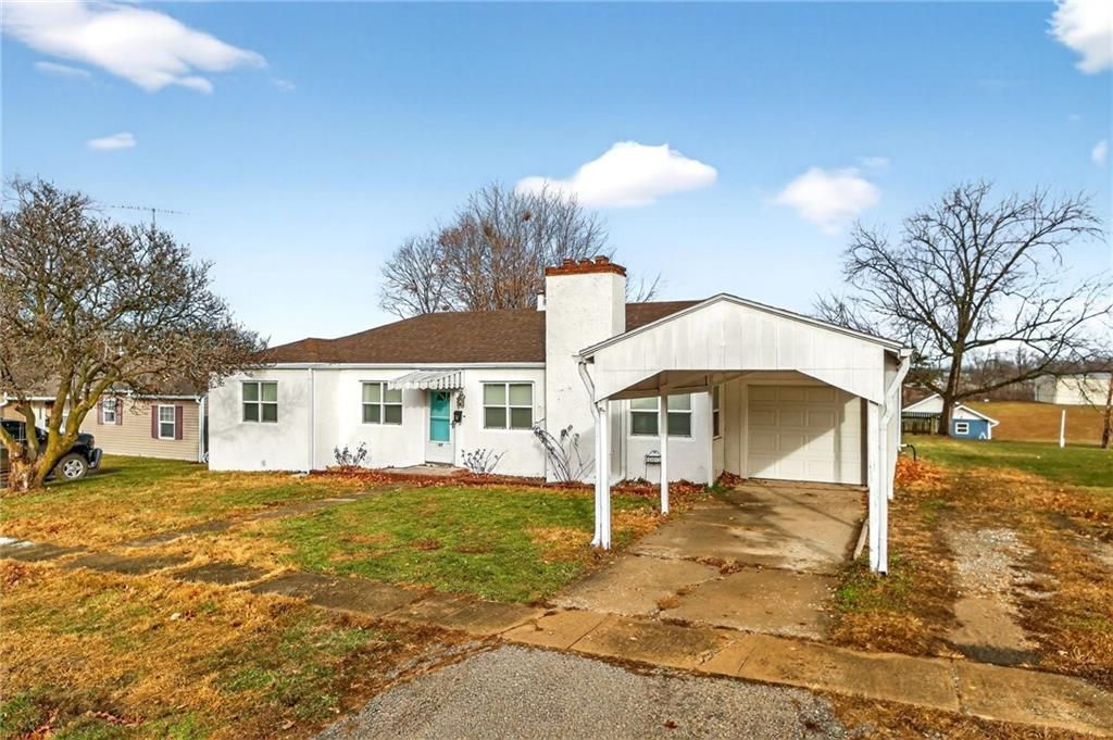 Photo of 409 W Van Buren Street, Gallatin, MO 64640 (MLS # 2592186)