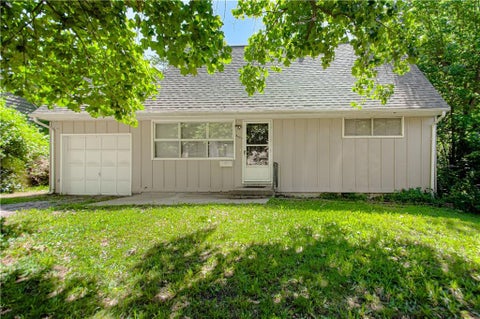 Photo of 8603 Corrington Avenue, Kansas City, MO 64138 (MLS # 2627805)
