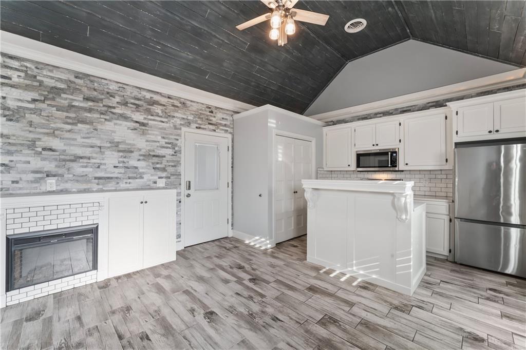 618 NW Thieme Street