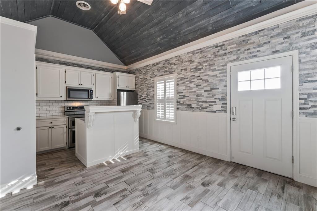 618 NW Thieme Street