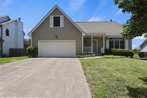 Photo of 1400 SW Pacific Drive, Lees Summit, MO 64081 (MLS # 2629165)