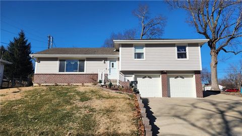 3704 S CLAREMONT Avenue Independence MO 64052