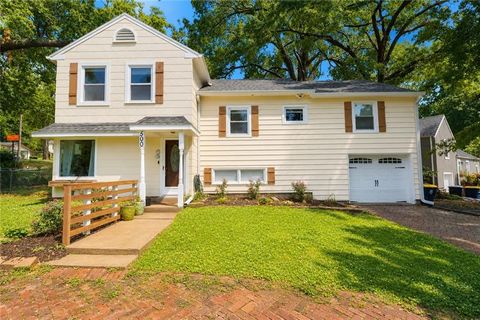 Photo of 500 NE 44th Street, Kansas City, MO 64116 (MLS # 2627859)