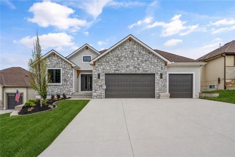 Photo of 4363 NE Hideaway Drive, Lees Summit, MO 64064 (MLS # 2616198)