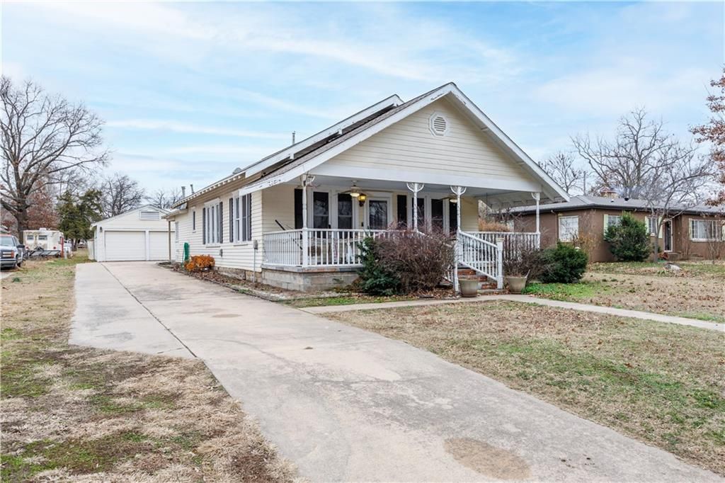 Photo of 911 E Main Street, Cherryvale, KS 67335 (MLS # 2592394)