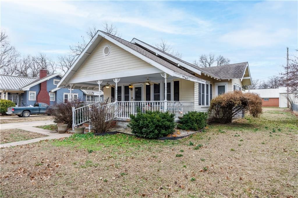 Photo of 911 E Main Street, Cherryvale, KS 67335 (MLS # 2592394)