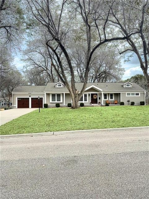 8909 Cherokee Lane Leawood KS 66206