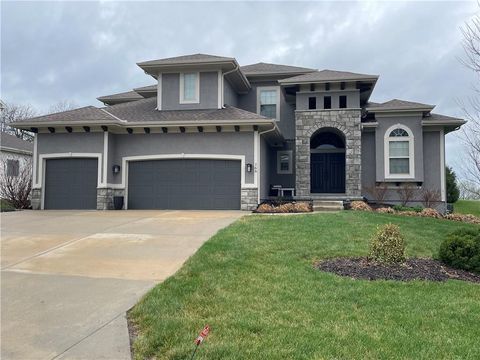 Photo of 166 SW Roosevelt Ridge, Lees Summit, MO 64081 (MLS # 2610051)