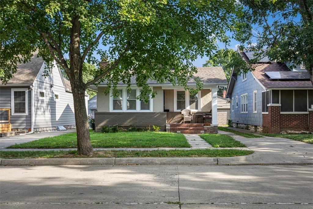 Photo of 824 E 23rd Avenue, Kansas City, MO 64116 (MLS # 2634623)