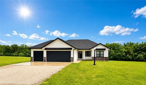 Photo of 120 SE 471st Road, Warrensburg, MO 64093 (MLS # 2621026)