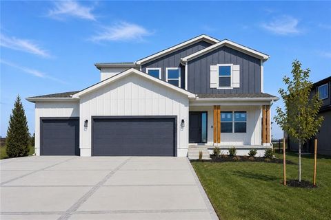 Photo of 13458 W 179th Terrace, Overland Park, KS 66013 (MLS # 2629829)