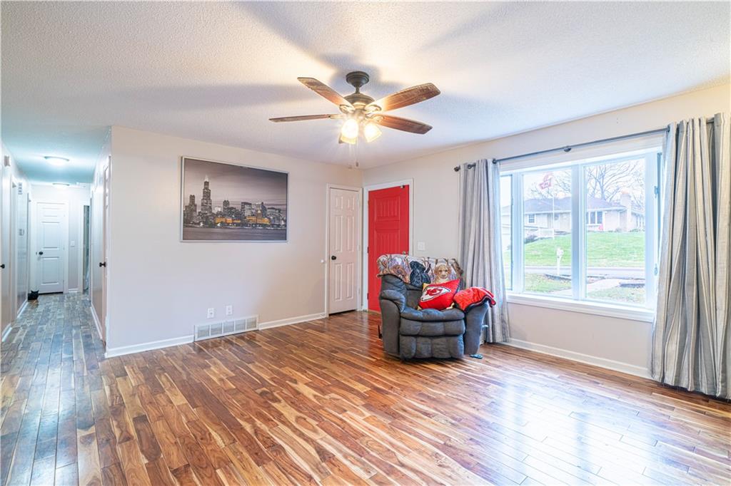 St Joseph, Missouri 64503, United States, 3 Bedrooms Bedrooms, ,3 BathroomsBathrooms,Residential,Active,29546