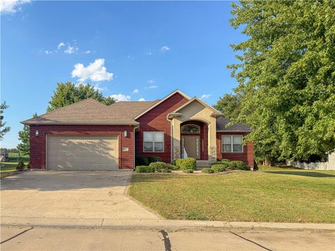 Photo of 4010 E 32nd Street, Sedalia, MO 65301 (MLS # 2642596)