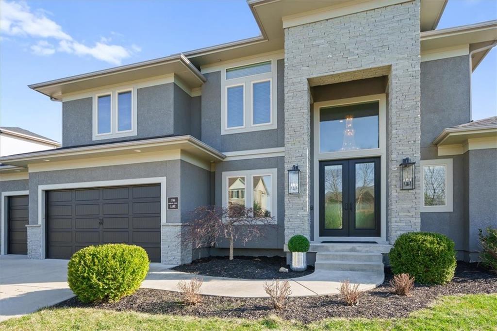 1744 NE Woodland Shores Lane