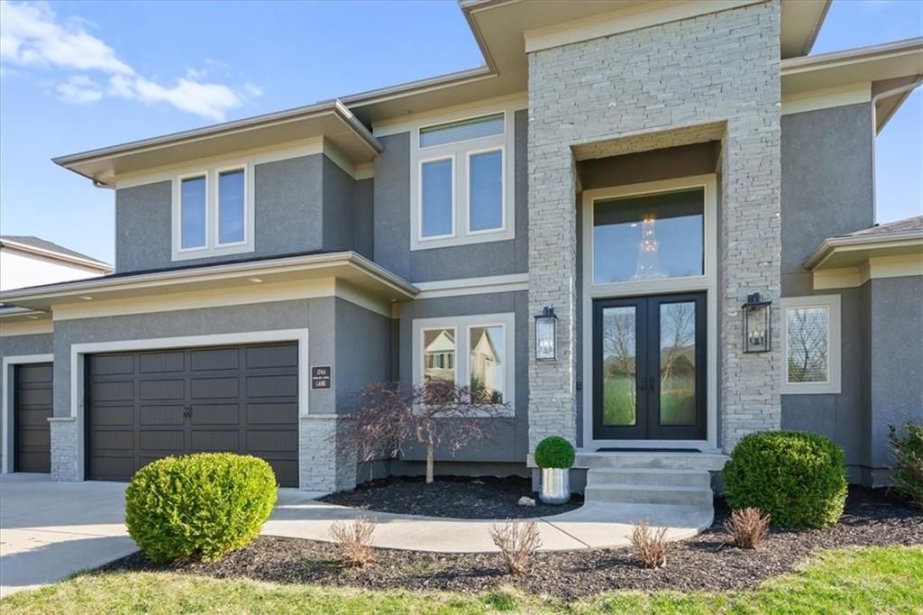 Photo of 1744 NE Woodland Shores Lane, Lees Summit, MO 64086 (MLS # 2606785)