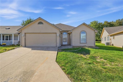 Photo of 502 S Saturn Drive, Raymore, MO 64083 (MLS # 2646277)