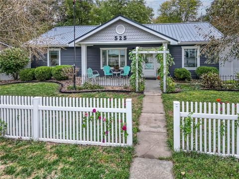 525 Pleasant Street, Tonganoxie, KS 66086 - MLS#: 2583906