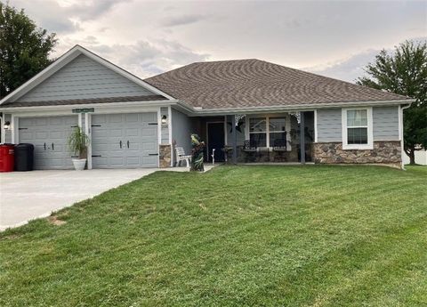 Photo of 205 Ceremonial Drive, Buckner, MO 64016 (MLS # 2616230)