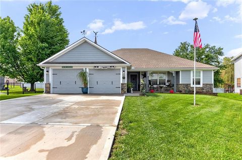 Photo of 205 Ceremonial Drive, Buckner, MO 64016 (MLS # 2616230)