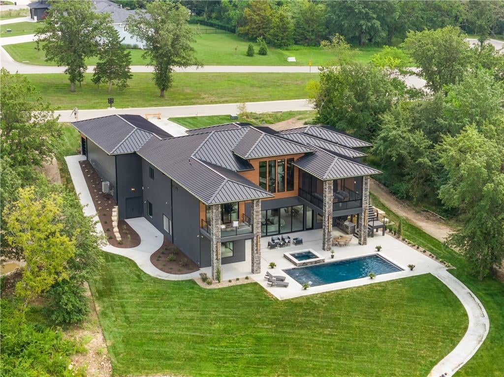 14 Tomahawk Circle