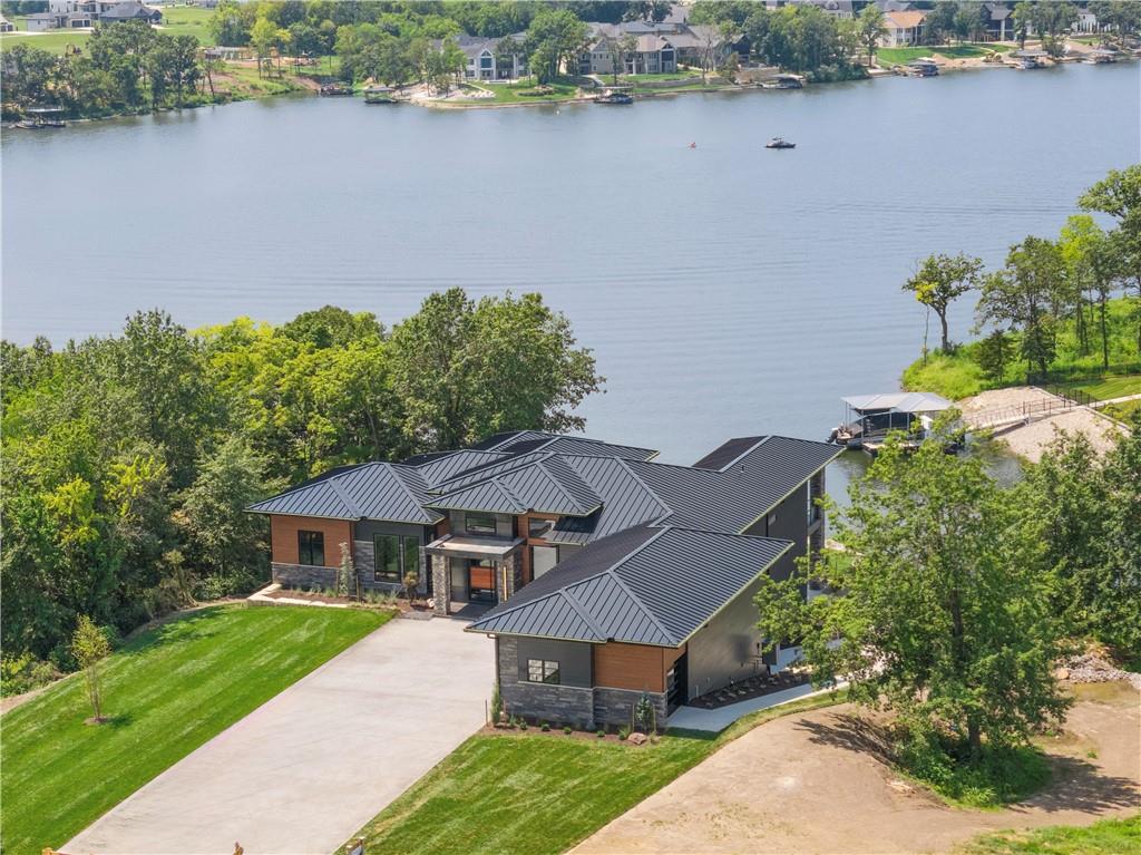 14 Tomahawk Circle