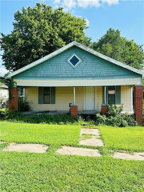 335 E 16th Street, Baxter Springs, KS 66713 - #: 2500260