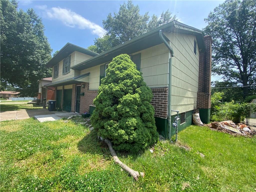 Photo of 5223 Cypress Avenue, Kansas City, MO 64130 (MLS # 2623956)