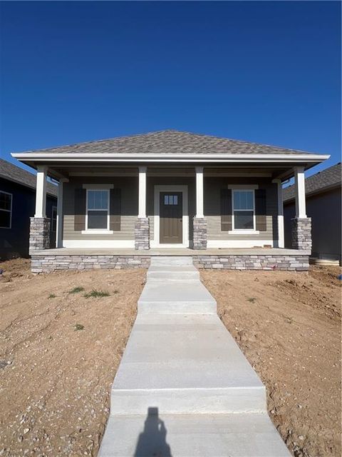 Photo of 1600 Cottonwood Creek Avenue #8, Kearney, MO 64060 (MLS # 2619579)