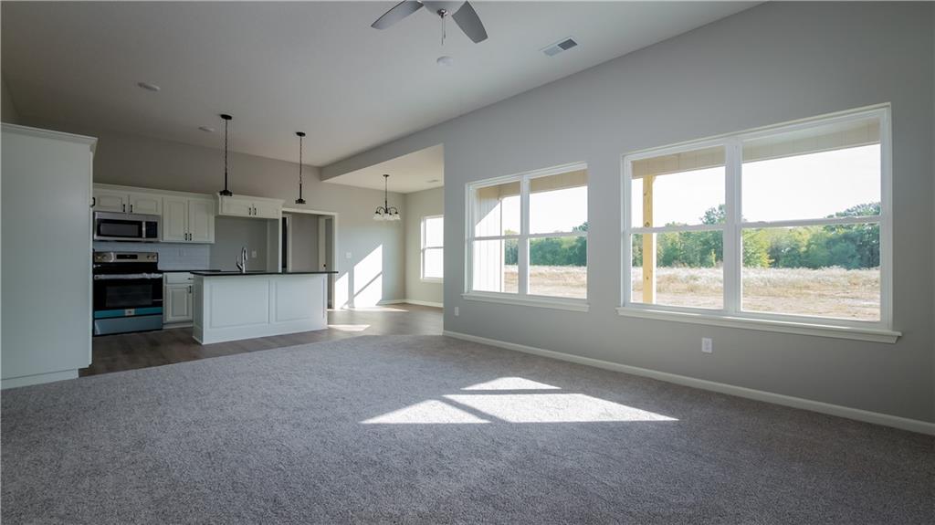 1405 NE White Oaks Lane